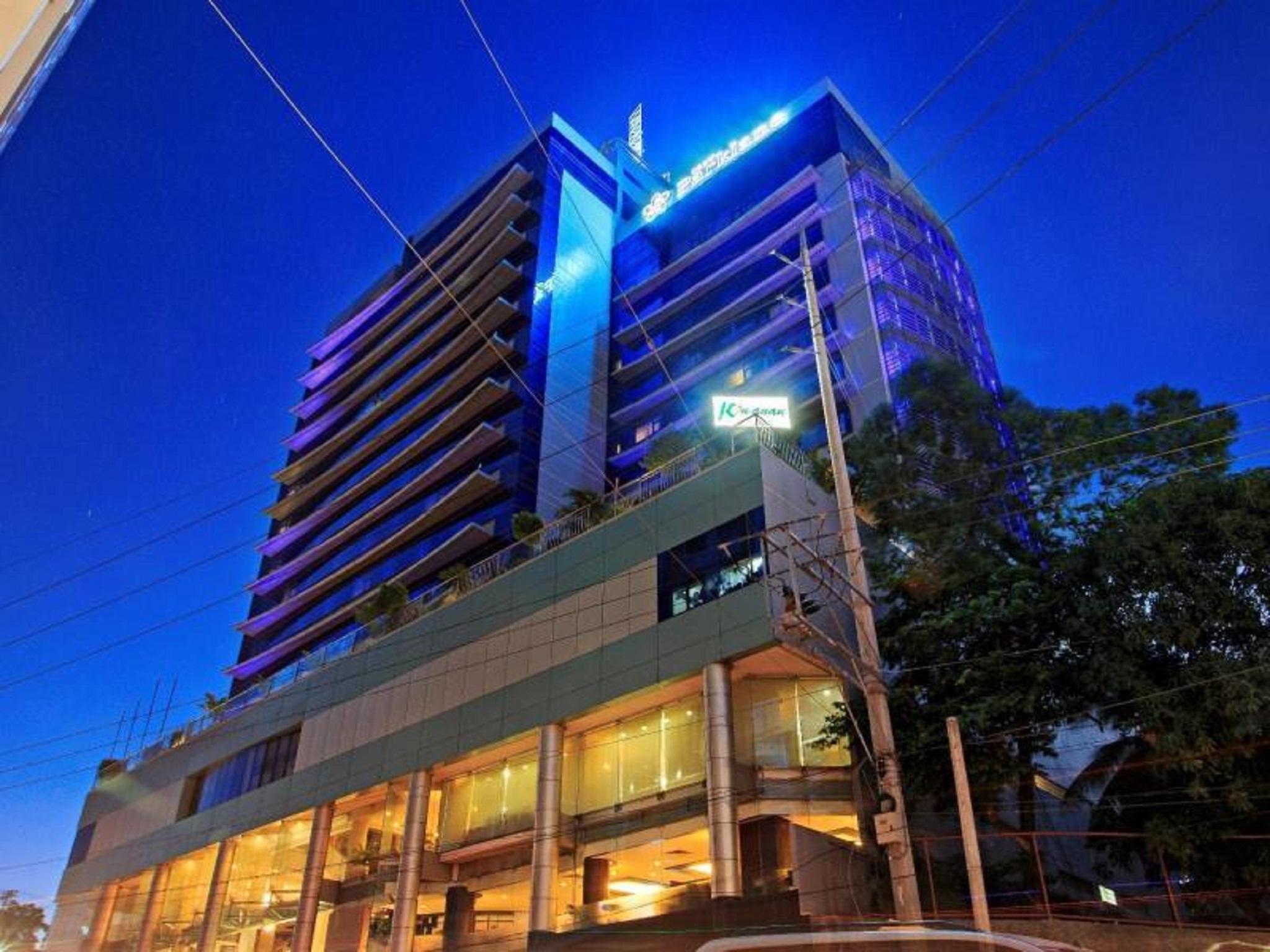 Cebu Parklane International Hotel Exterior photo